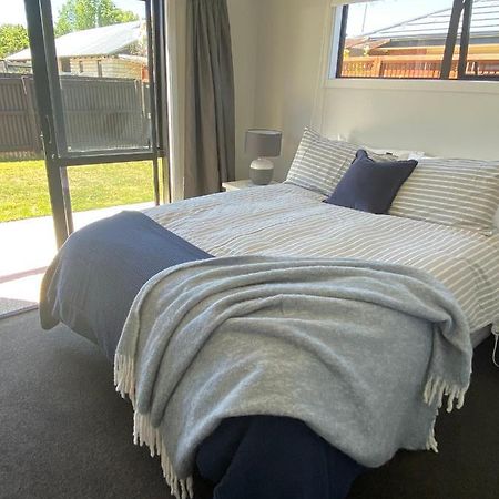 Central Retreat And Self Contained With Free Wifi 크롬웰 외부 사진
