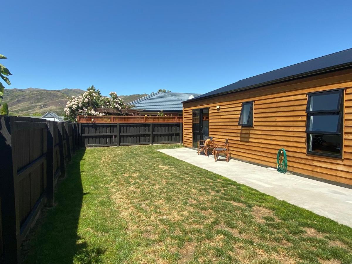 Central Retreat And Self Contained With Free Wifi 크롬웰 외부 사진