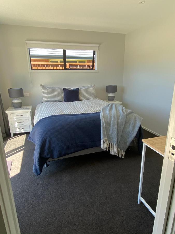 Central Retreat And Self Contained With Free Wifi 크롬웰 외부 사진