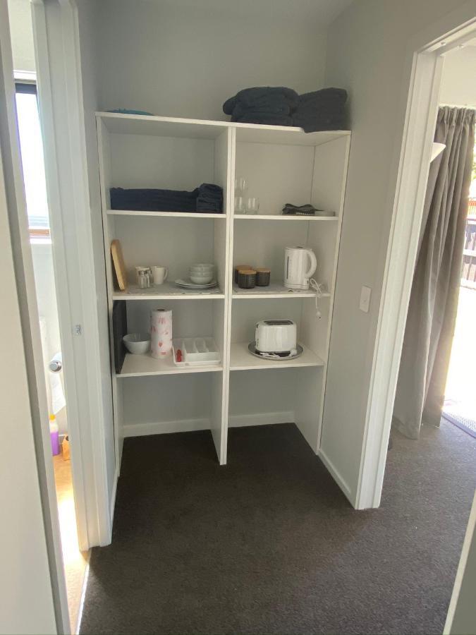 Central Retreat And Self Contained With Free Wifi 크롬웰 외부 사진