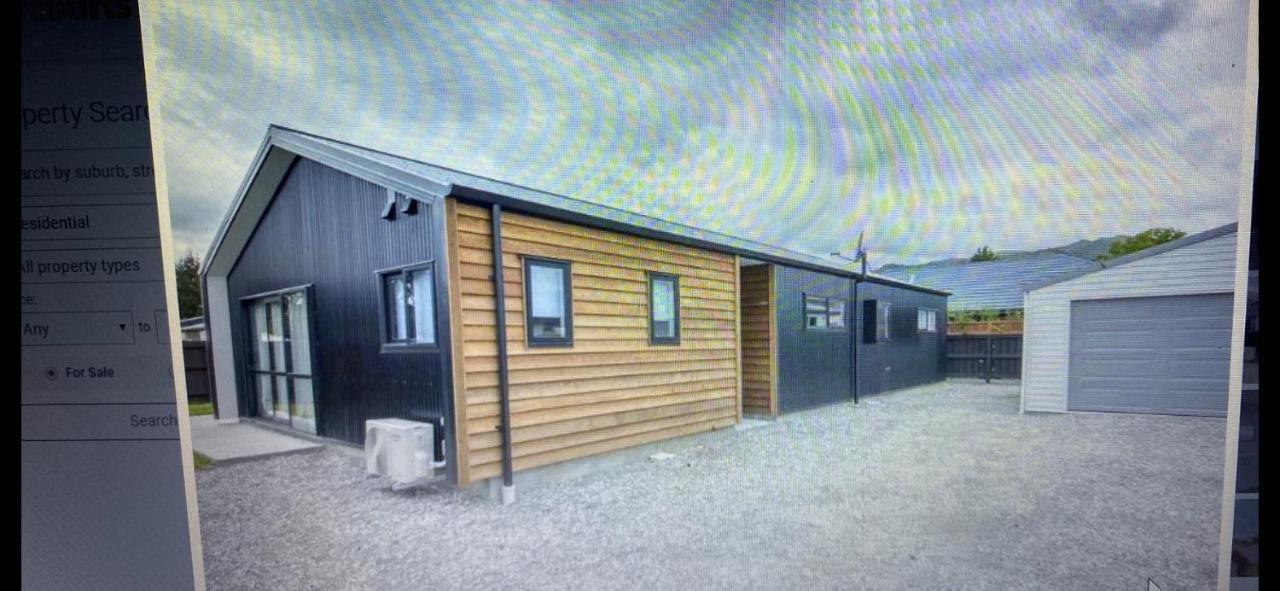 Central Retreat And Self Contained With Free Wifi 크롬웰 외부 사진