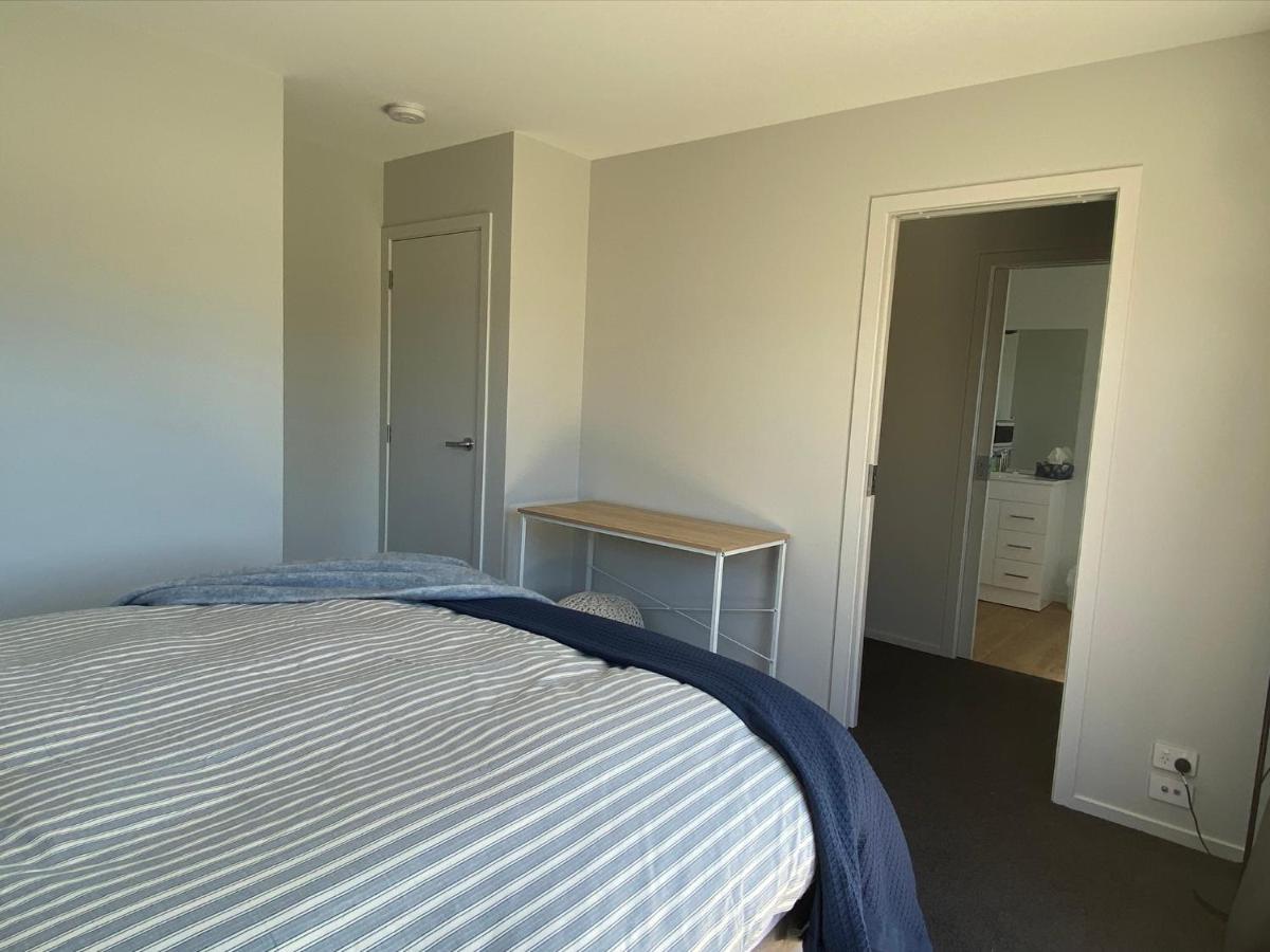 Central Retreat And Self Contained With Free Wifi 크롬웰 외부 사진